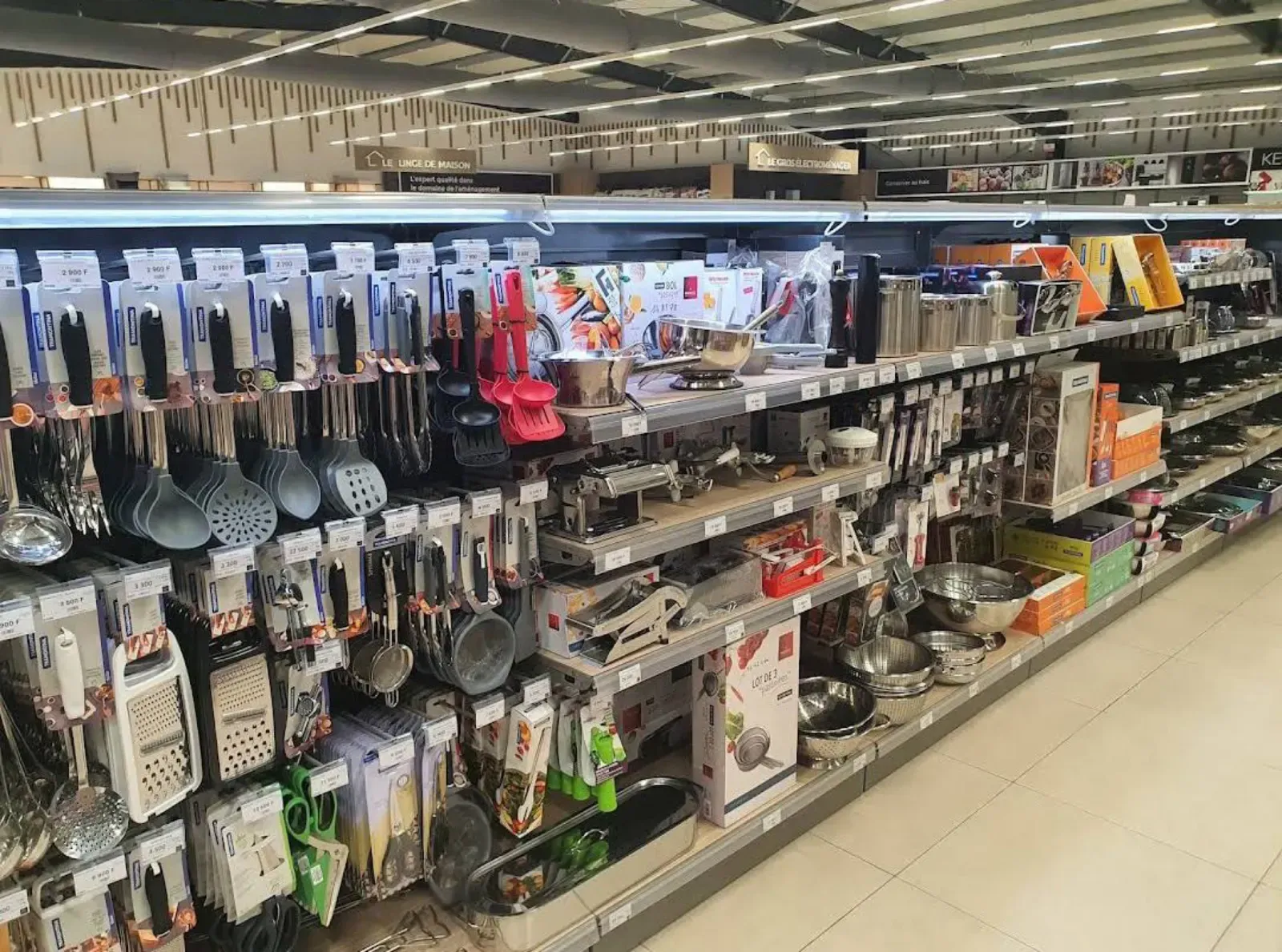 Gallery Photo 3 - Marketplace | Mr Bricolage, —, Libreville, Gabon | Services & Others 
