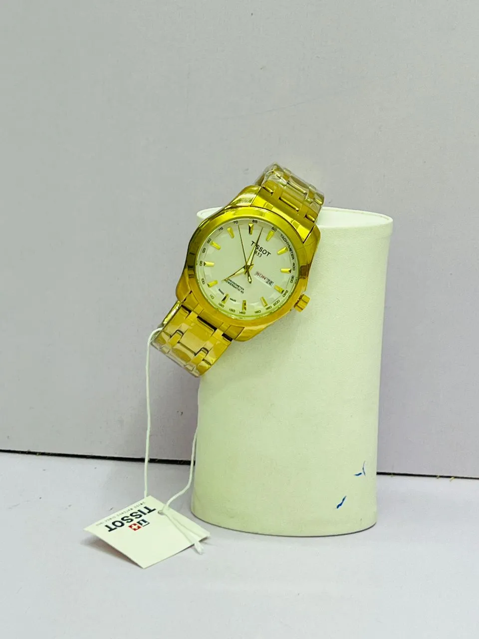 Main Photo - Marketplace | Montre, Akwa-douche, Douala, Cameroon | Electronics & Media  > Other Electronics & Media