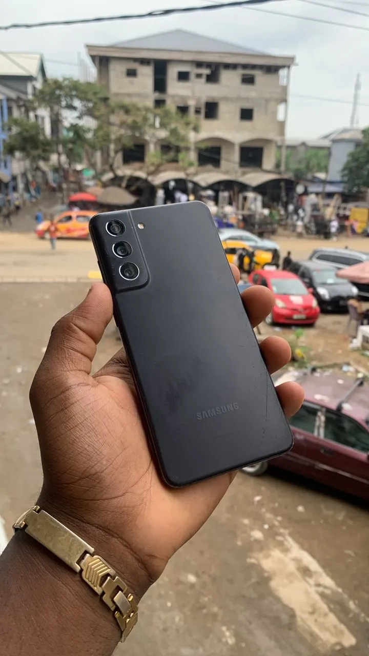 Gallery Photo 1 - Marketplace | Samsung, Obili, Yaoundé, Cameroon | Electronics & Media  > Cell phones & Accessories