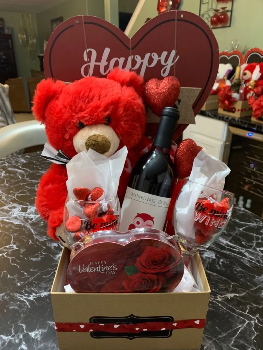 Gallery Photo 2 - Marketplace | Valentine Gifts, Buyer-assi, Yaoundé, Cameroon | General & Others  > All Other Items