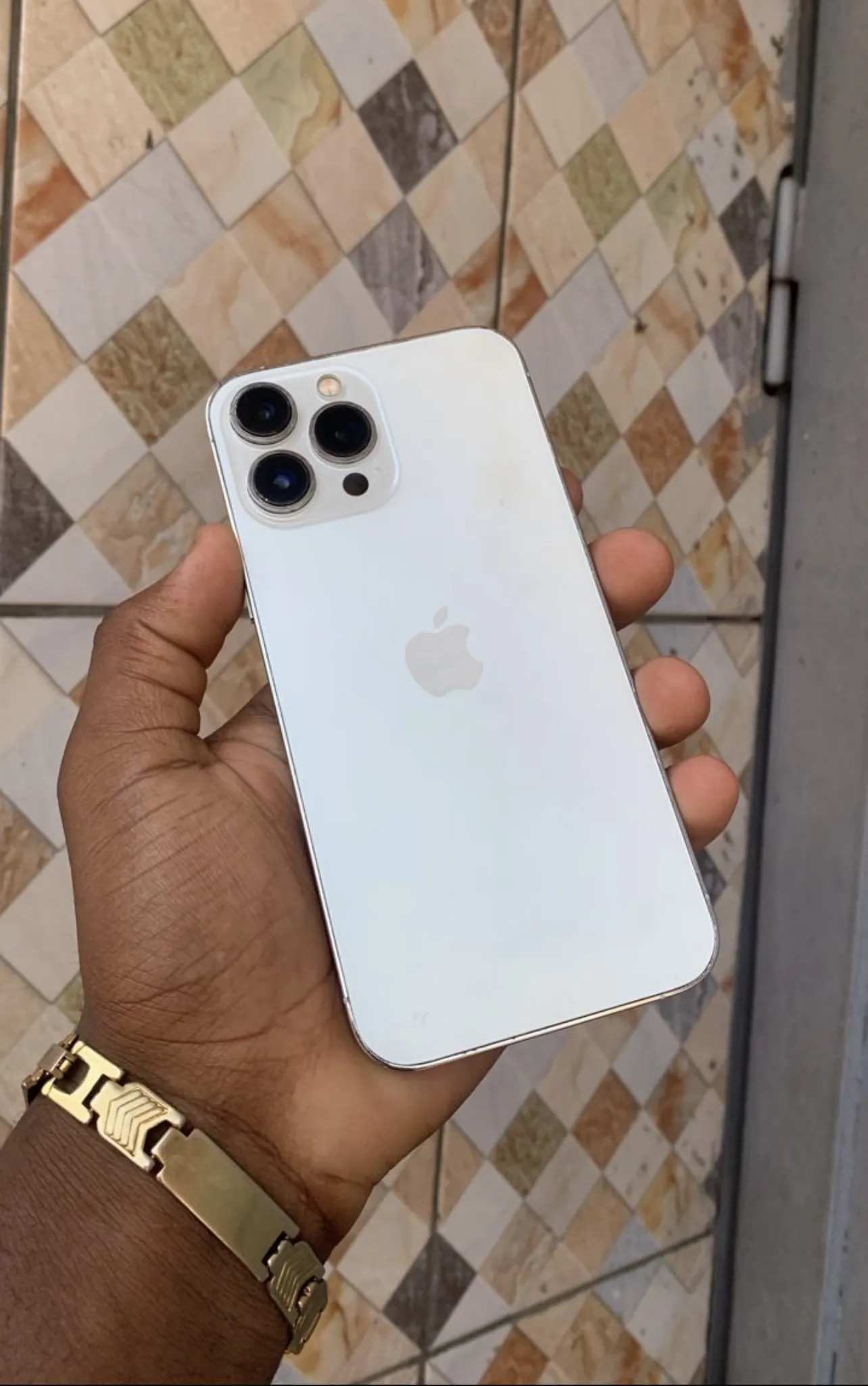 Gallery Photo 4 - Marketplace | 13 Pro Max, Simbock, Yaoundé, Cameroon | Electronics & Media  > Cell phones & Accessories