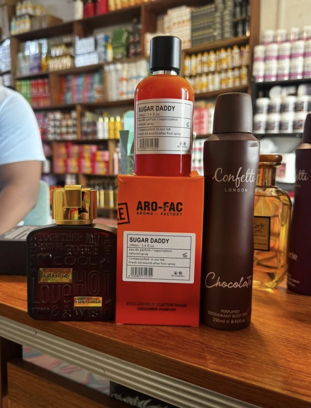 Gallery Photo 2 - Marketplace | Perfume, Biyemassi, Yaoundé, Cameroon | Health & Beauty  > Makeup & Cosmetics