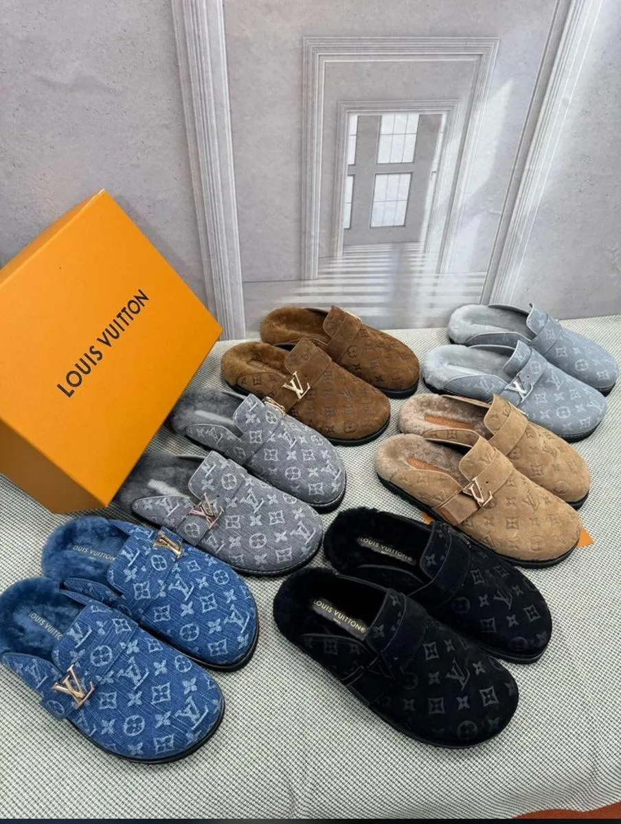 Gallery Photo 1 - Marketplace | Female Slippers, Bastos, Yaoundé, Cameroon | Clothing, Shoes, & Others  > Women's shoes