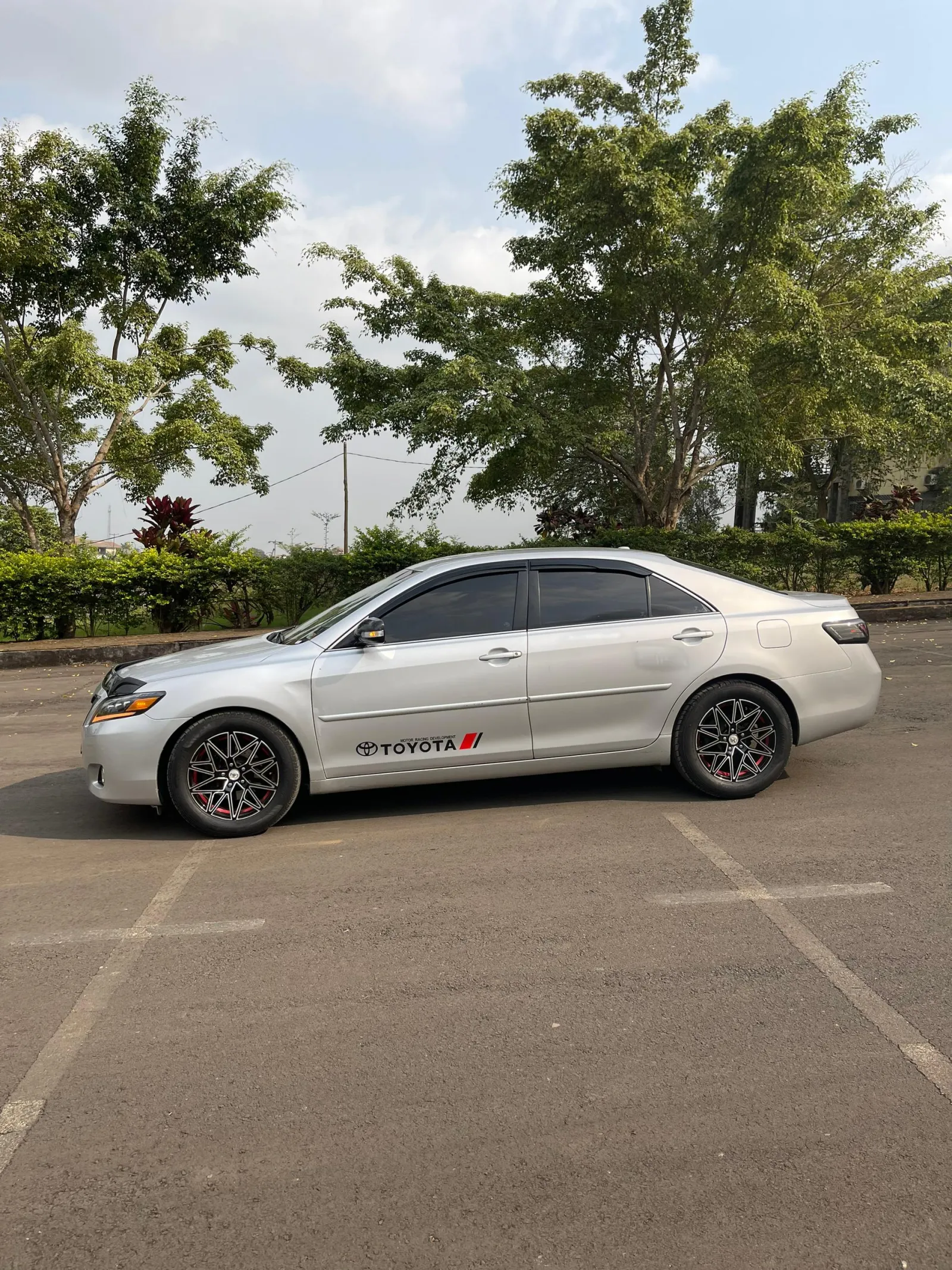 Gallery Photo 1 - Marketplace | Good Looking Toyota Camry For Sale, Bonduma, Buea, Cameroon | Vehicles & motors  > Cars & Trucks