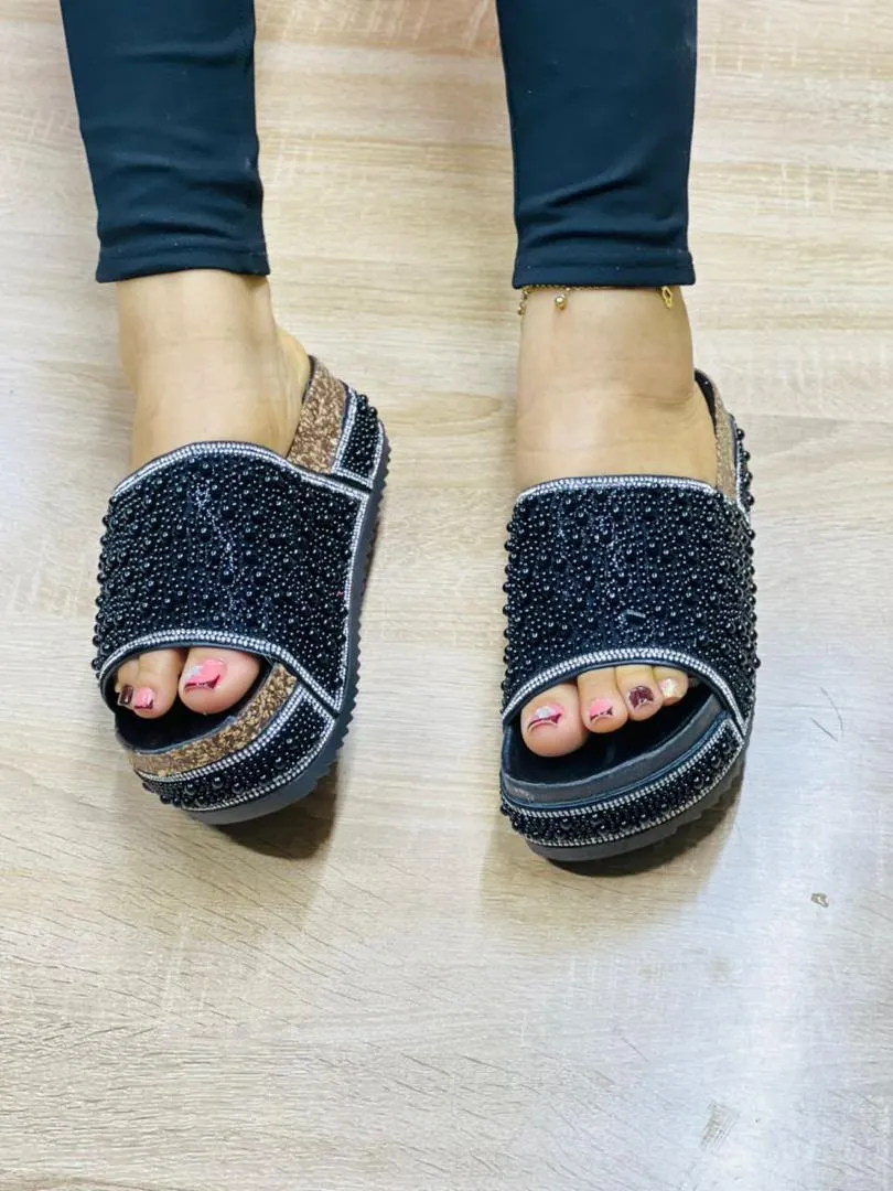 Gallery Photo 4 - Marketplace | Babouche Avec Perles, Akwa-Douche, Douala, Cameroon | Clothing, Shoes, & Others  > Women's shoes