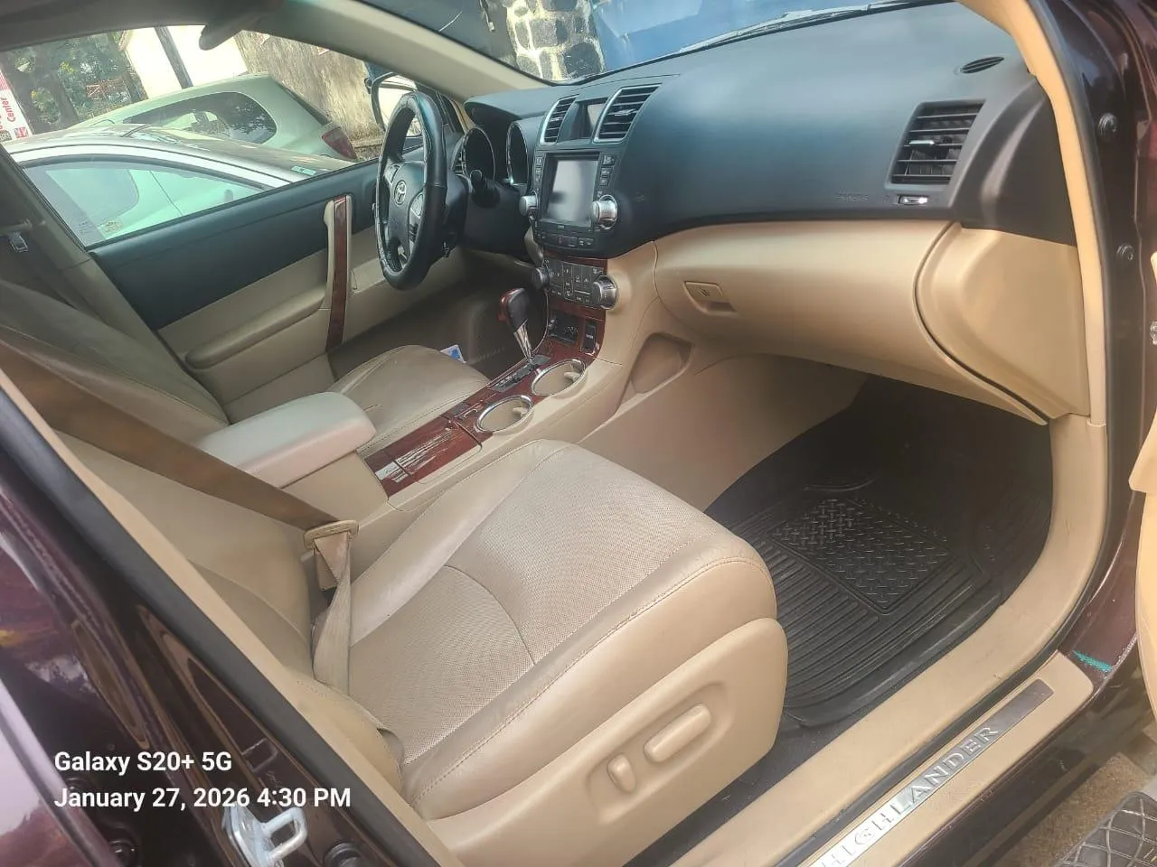 Gallery Photo 1 - Marketplace | Car For Sale – Clean & Powerful  Toyota Highlander 2013 Model, GRA, Buea, Cameroon | Vehicles & motors  > Cars & Trucks
