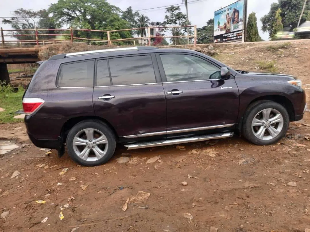 Gallery Photo 2 - Marketplace | Car For Sale – Clean & Powerful  Toyota Highlander 2013 Model, GRA, Buea, Cameroon | Vehicles & motors  > Cars & Trucks