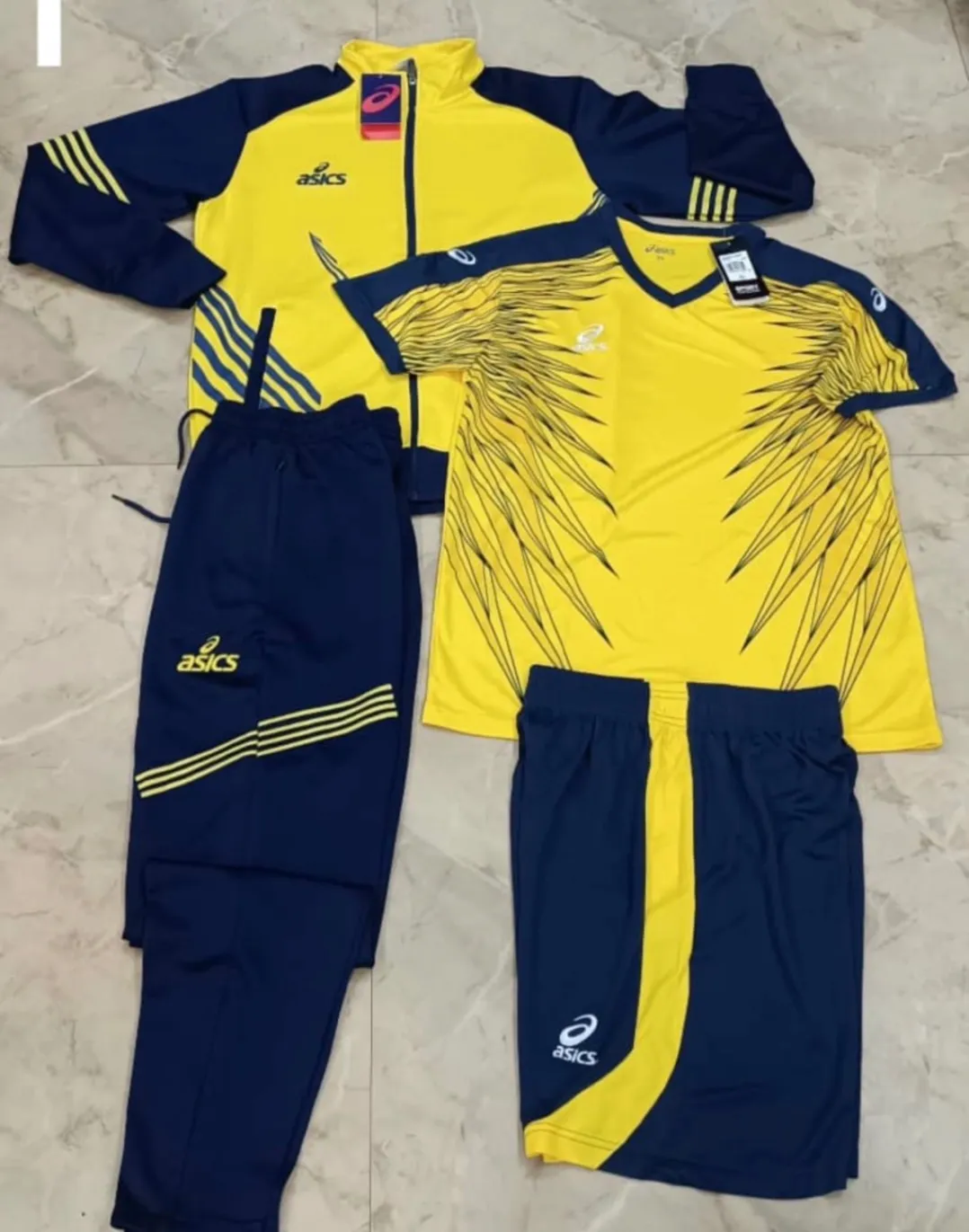 Gallery Photo 2 - Marketplace | Track Suits, Biyemassi, Yaoundé, Cameroon | Clothing, Shoes, & Others  > Men's clothing