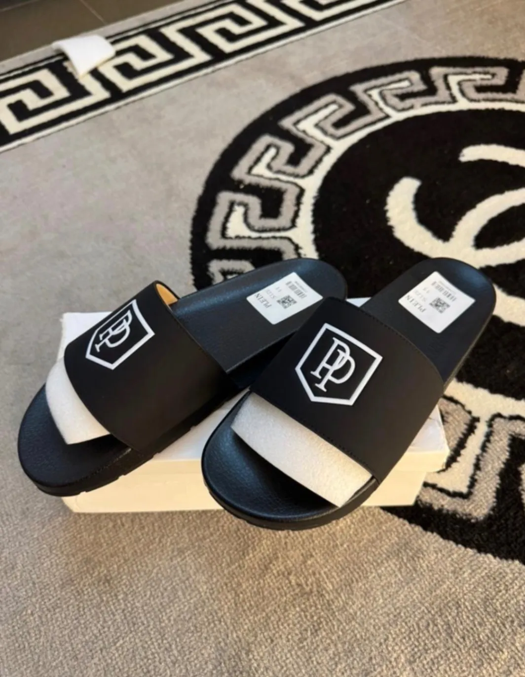 Gallery Photo 1 - Marketplace | Male Slippers, Bastos, Yaoundé, Cameroon | Clothing, Shoes, & Others  > Men's shoes