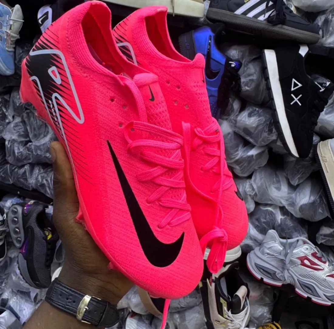 Gallery Photo 1 - Marketplace | Football Boots, Biyemassi, Yaoundé, Cameroon | Clothing, Shoes, & Others  > Men's shoes