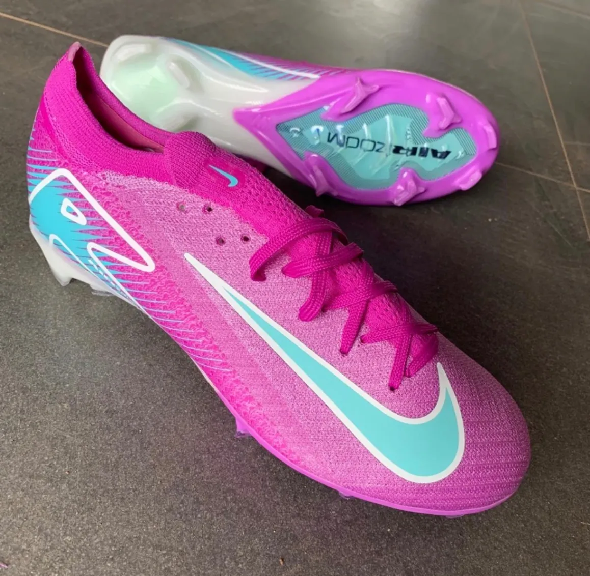 Gallery Photo 2 - Marketplace | Football Boots, Biyemassi, Yaoundé, Cameroon | Clothing, Shoes, & Others  > Men's shoes