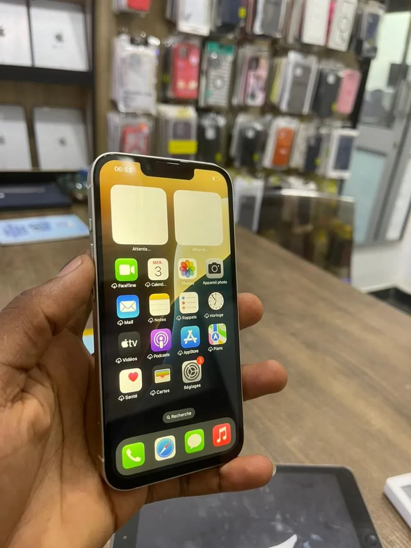 Gallery Photo 3 - Marketplace | Iphone 13 128Giga, Akwa - Dubaï, Douala, Cameroon | Electronics & Media  > Cell phones & Accessories