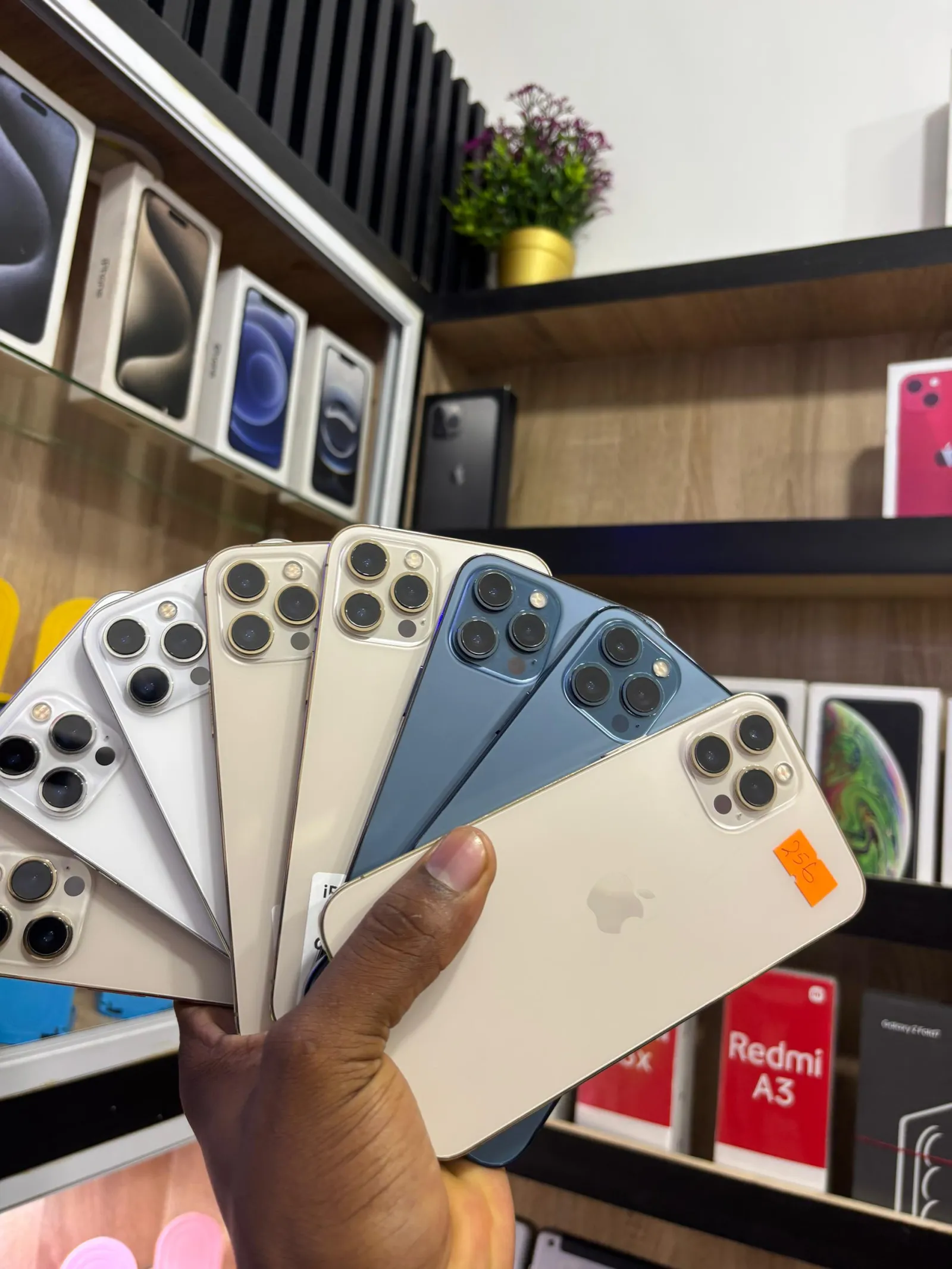 Gallery Photo 1 - Marketplace | Iphone 12 Pro Max, Akwa - Dubaï, Douala, Cameroon | Electronics & Media  > Cell phones & Accessories