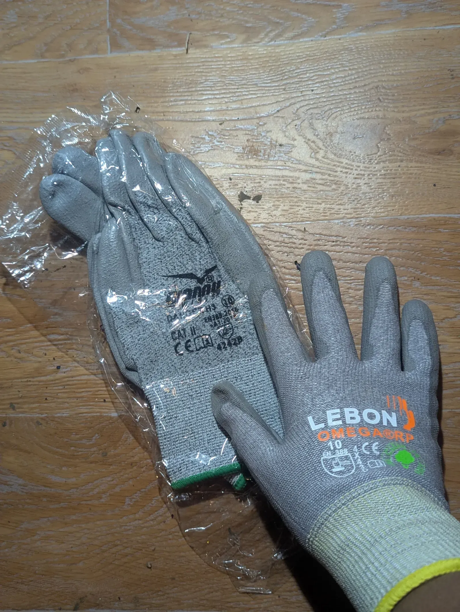 Main Photo - Marketplace | Work Gloves (Les Gangs De Travail), Makepe II, Douala, Cameroon | Services & Others  > All Other Items